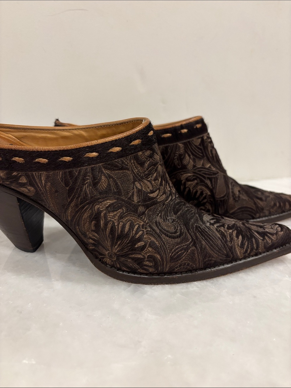 Charlie 1 Horse Embroidered
Western Mule Booties - Beautiful! Size 7.5